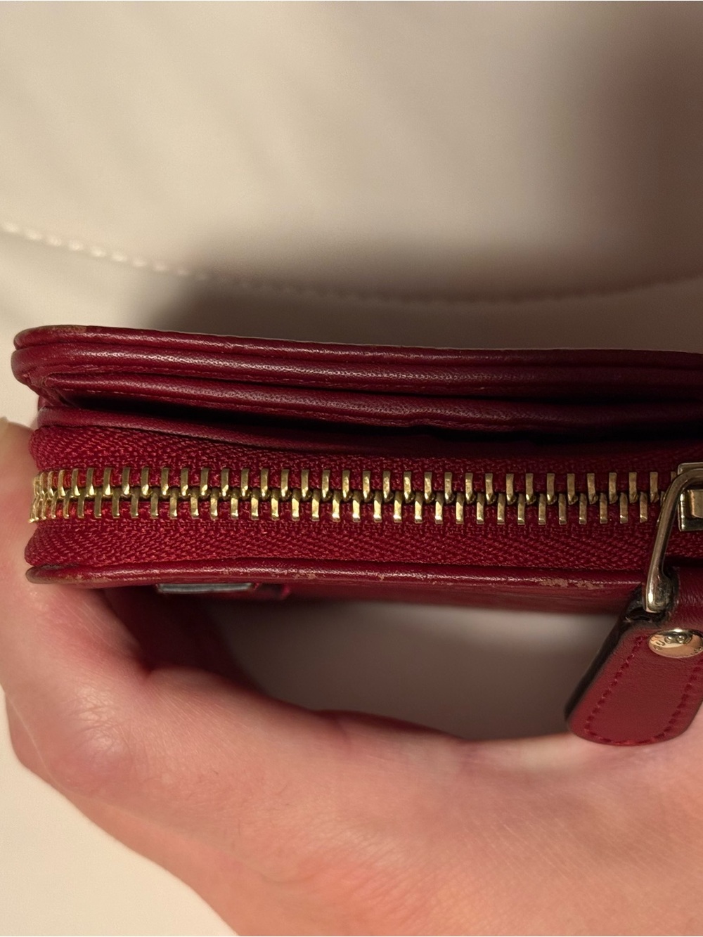 Gucci Women's Embossed Microguccissima Leather Zip Wallet in Deep Red - Picture 4 of 10